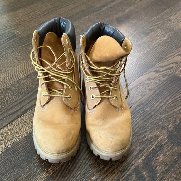 Timberland Tan and Black Boots Classic Work Style - Picture 4 of 6